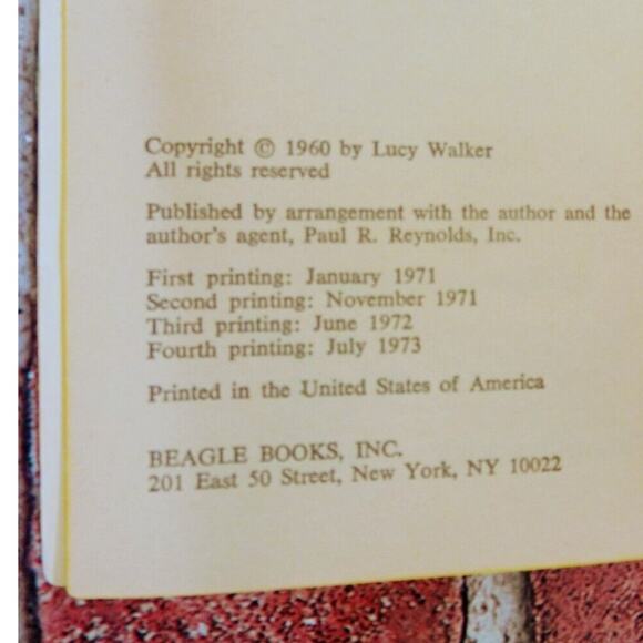 Love In A Cloud by Lucy Walker #7 1973 Paperback Australian Outback Romance Vtg - Picture 3 of 9